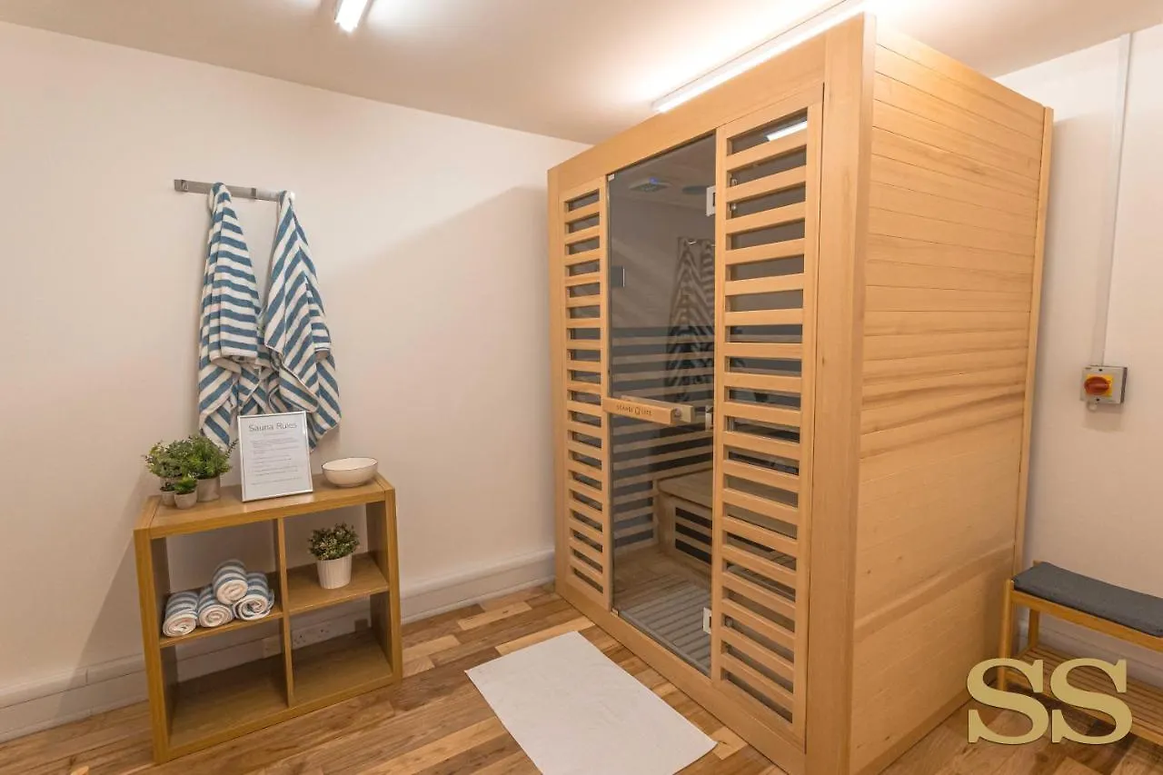 Blue Lagoon - 1 Minute From 02 Academy - Free Parking - 5 Minutes From The Beach - Fast Wi-Fi - Smart Tv Bournemouth